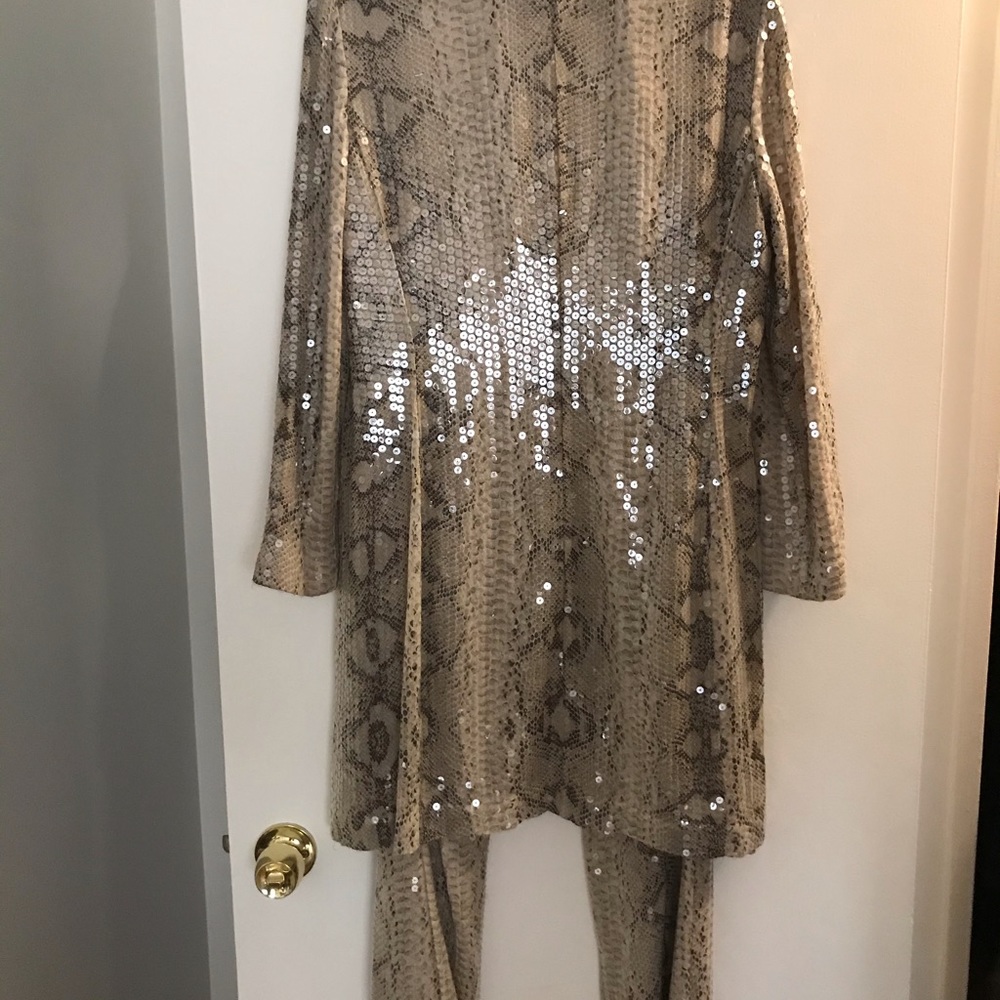Basic 11 Suit - Picture 2 of 2
